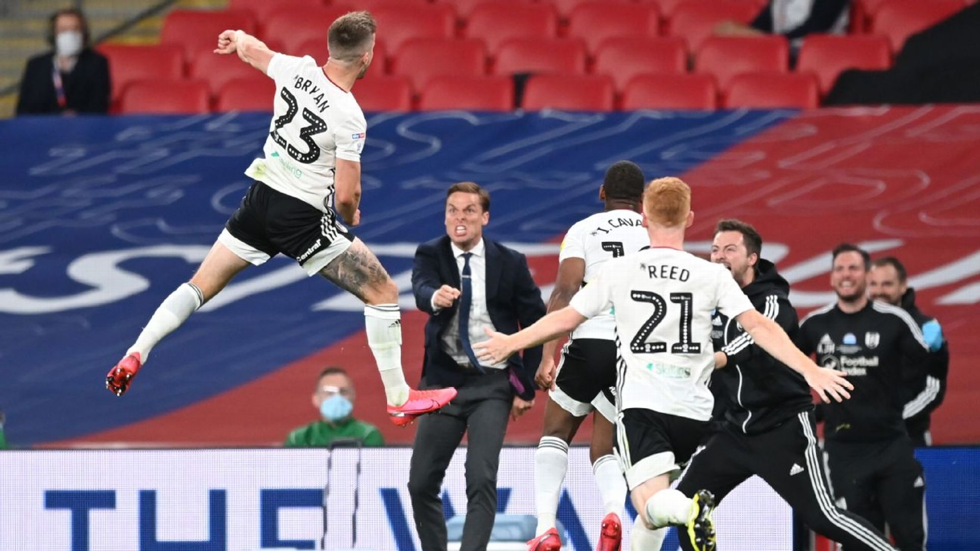 功能与时尚兼备 看国产滑雪服缘何赢得市场青睐.